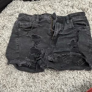 Showy, ripped jeans shorts